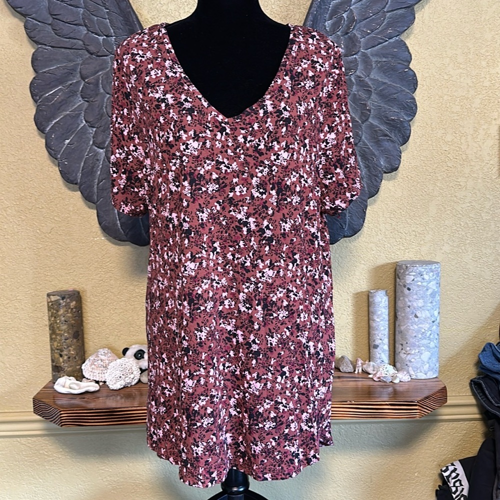 In every Story Floral VNeck Tee Shirt